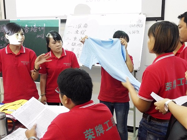 米兰·(milan)员工培训现场