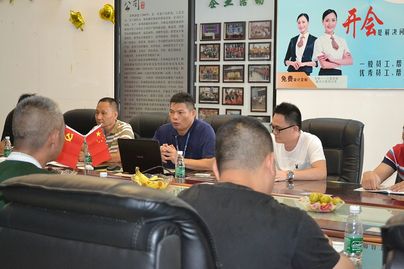 黄日荣董事长就医用面料展开深入的介绍